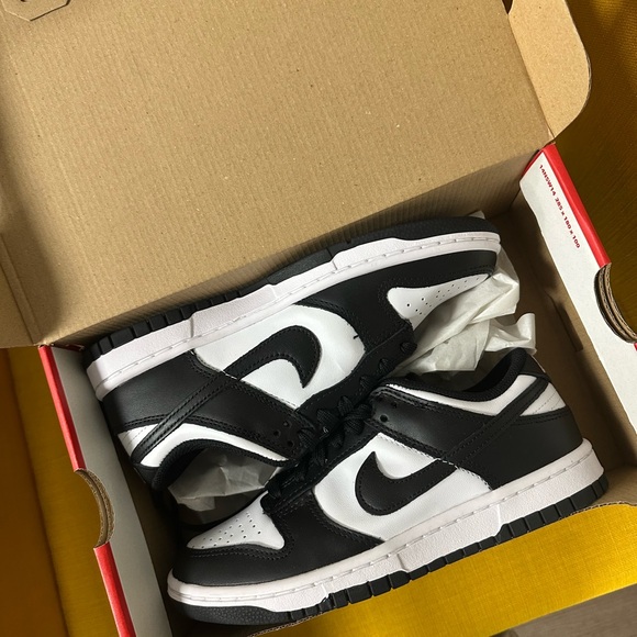 Nike Dunk Low Panda Size 6.5 Women’s - Picture 2 of 5